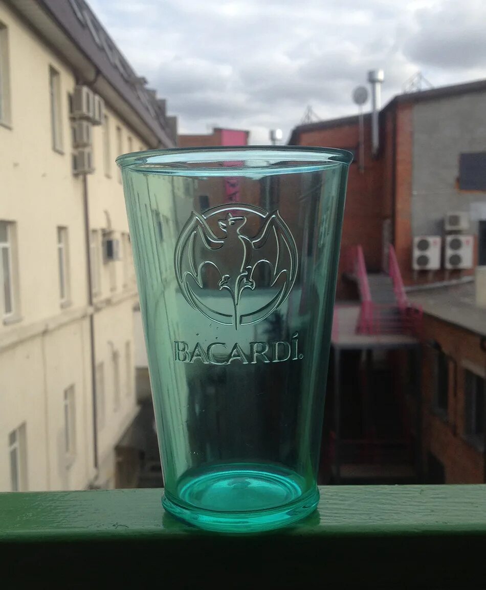 Стакан Bacardi 400 мл. Стаканы бакарди стеклянные. Бокал бакарди зеленый. Рюмка Bacardi. Бокал бакарди минус