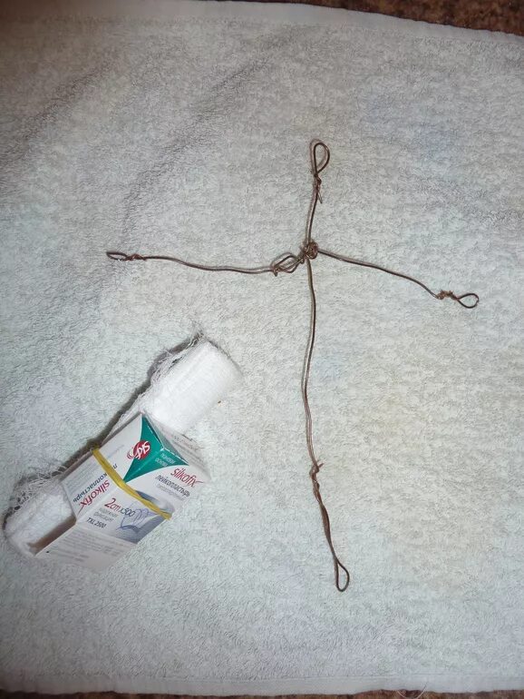 Проволочный каркас для ватной игрушки. Доска для вытяжки проволоки крафта. Каркас для куклы из проволоки. Какую проволоку использовать для игрушек. Каркас для куклы из проволоки.