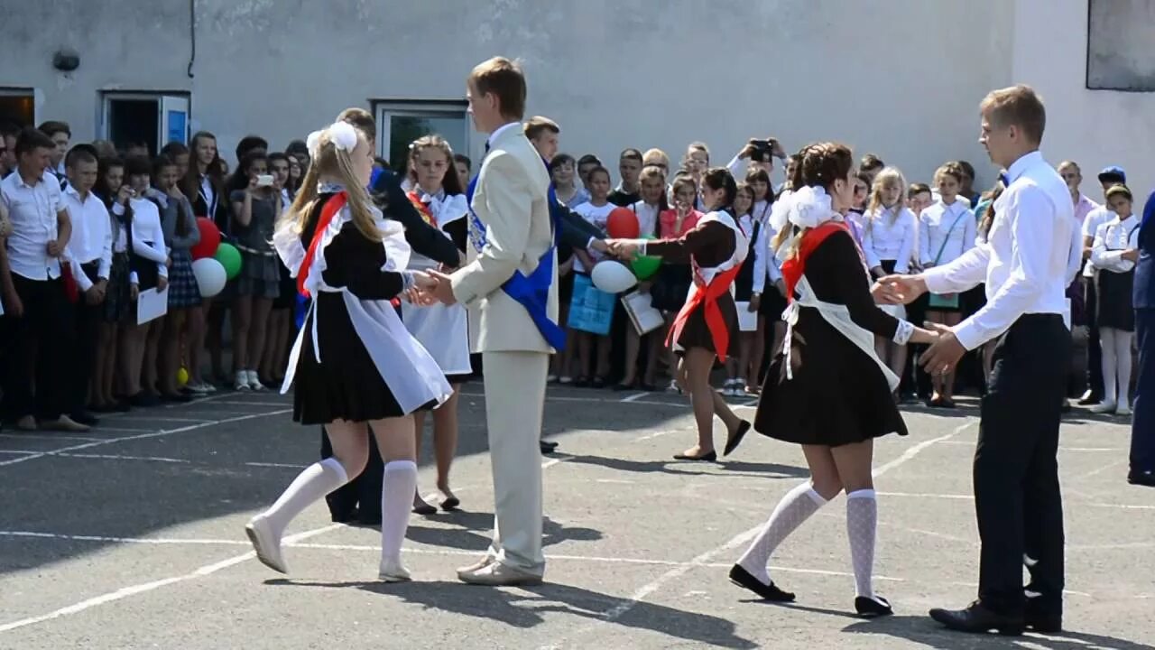 Видео на последний звонок 11 класс. Последний вальс 11 класса. Вальс на выпускной 11 класс. Вальс на последний звонок 11 класс. Вальс на последний звонок 11.