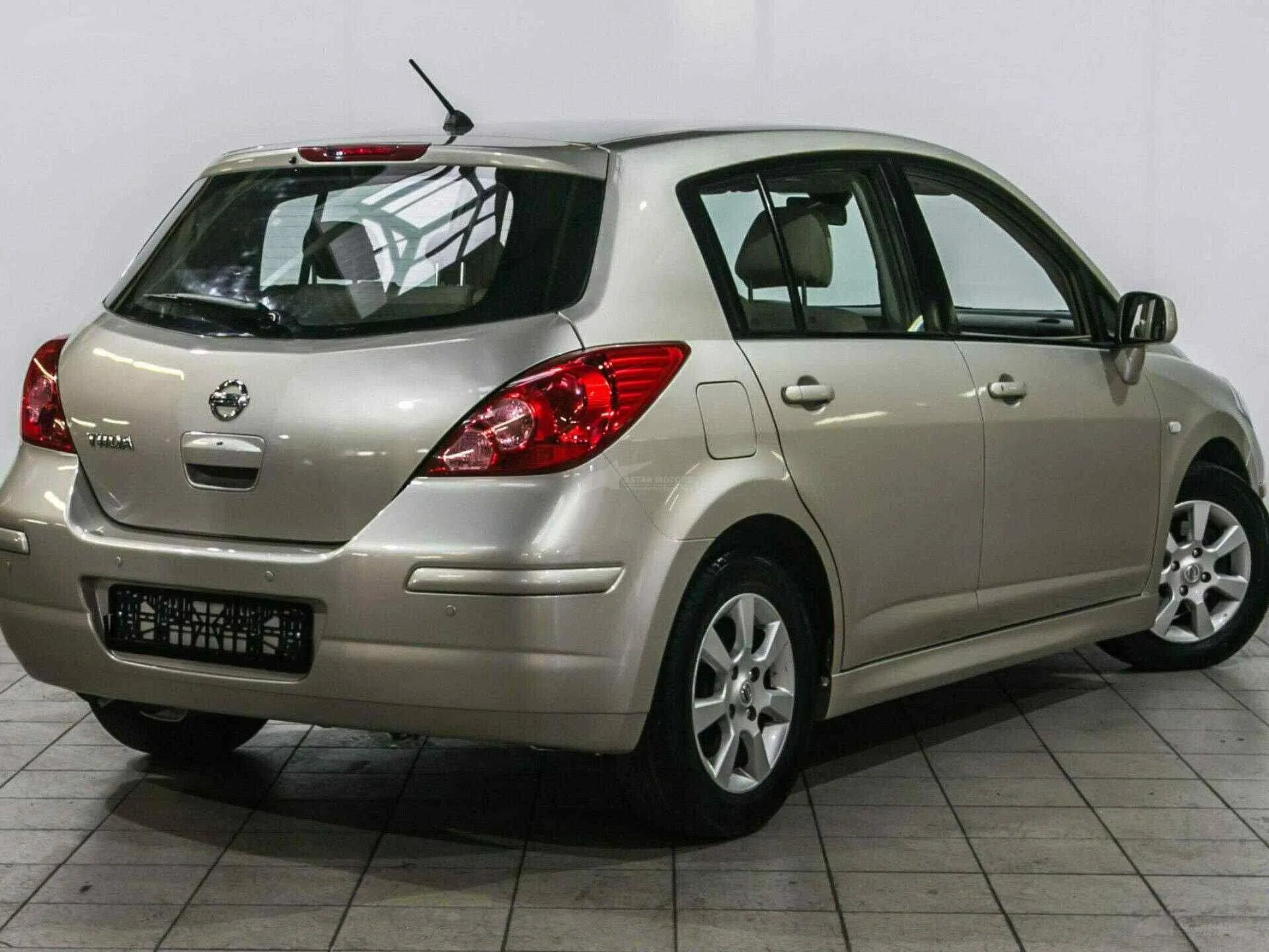 Nissan Tiida 2011. Ниссан Тиида 2011 хэтчбек. Nissan Tiida 2010. Nissan Tiida 1. Ниссан тиида купить 2010