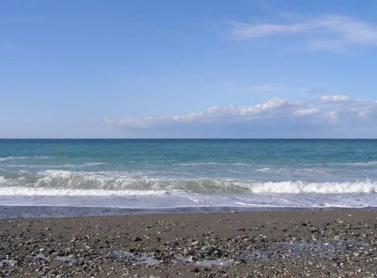 Играть в черное море. Черное море. Берег черного моря. Черное море фото. Фото чёрного моря и его берега.