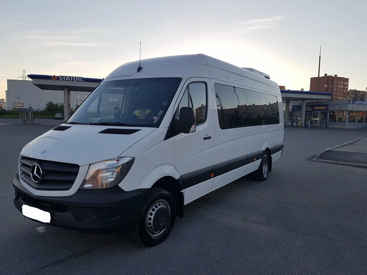 Спринтер туристический. Mercedes Sprinter 515. Мерседес Спринтер 515 турист. Мерседес Спринтер 2015. Мерседес 515 Спринтер туристический.