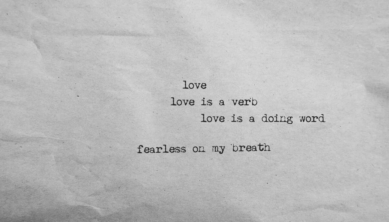 Любовь – это глагол. Love is a verb. Love Love is a verb Love is a doing Word. Love is verb перевод.