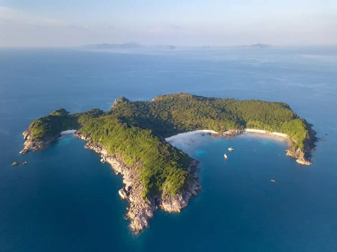 Remote island. Архипелаг Мергуи. Архипелаг Мергуи Мьянма. Острова малайского архипелага. Архипелага Банггай.