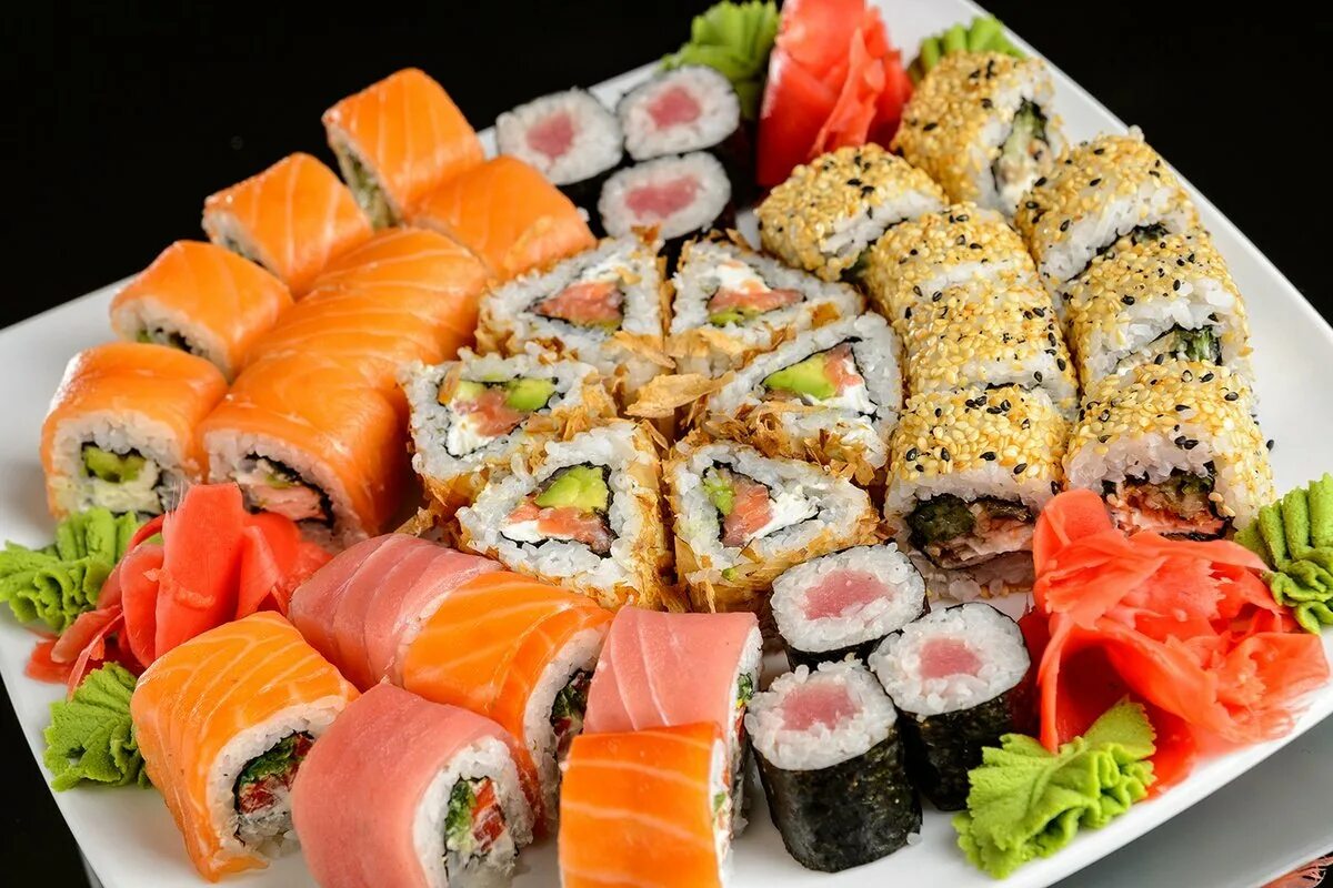 Где найти суши. Вкусные роллы. Красивые наборы роллов. Самые вкусные суши. Вкусные роллы и суши.