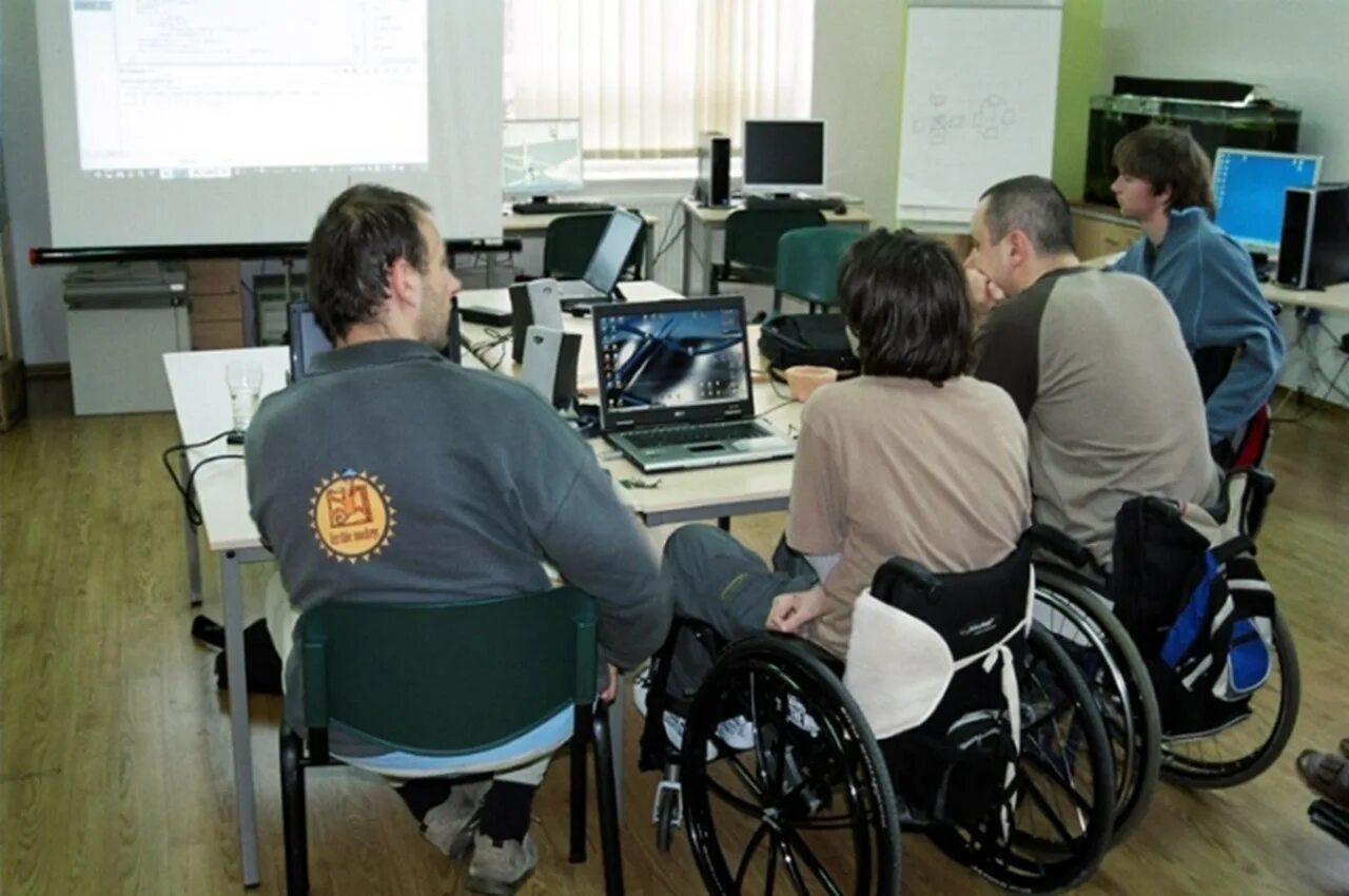 Высшее образование инвалиды. Компьютер для инвалидов. Занятость инвалидов. Трудоустройство инвалидов. Профессиональное образование инвалидов.