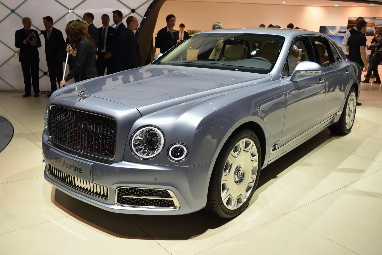 Сколько рублей стоит новый. Бентли Мульсан. Bentley Mulsanne 2017. Бентли Мульсан 2020 года. Bentley Mulsanne 2023.