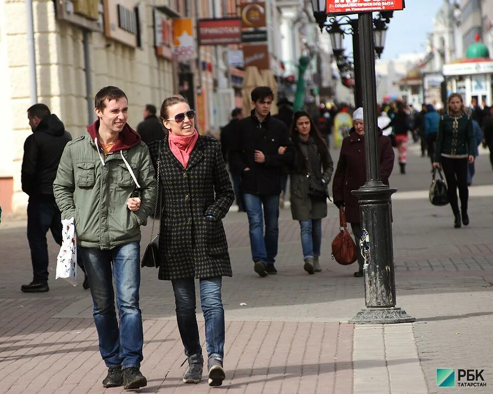 Казань люди на улицах. Люди на улицах Москвы. Жители города Казань. Люди на улице Россия. Казань люди отзывы