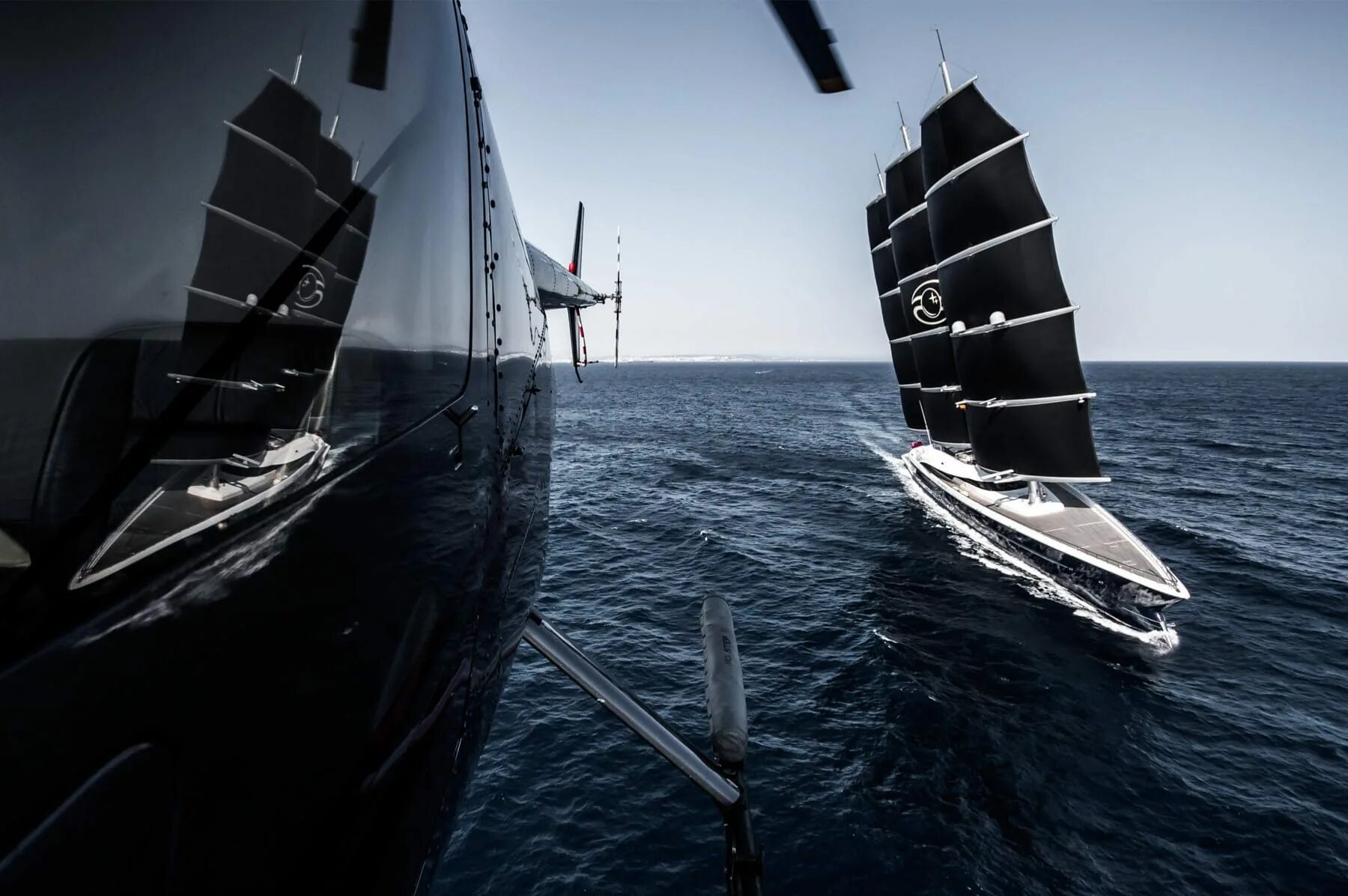 Парусных яхт в мире — black pearl. Блэк перл. Black pearl яхта. Парусная яхта black pearl. Яхта черная жемчужина black pearl.