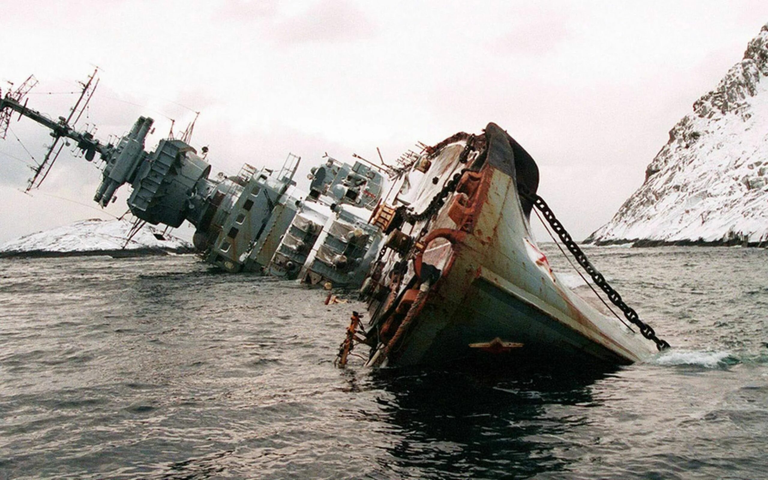 Песня где лодка. Крейсер Мурманск 1994. Крейсер Мурманск Северный флот. Затонувший крейсер Мурманск. Мурманск (крейсер, 1953).