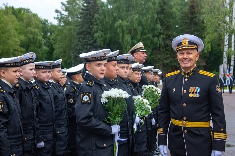 Кадеты КМКВК. Кронштадтский морской кадетский военный корпус. Курсанты Кронштадт. Кронштадтский морской кадетский военный корпус здание.