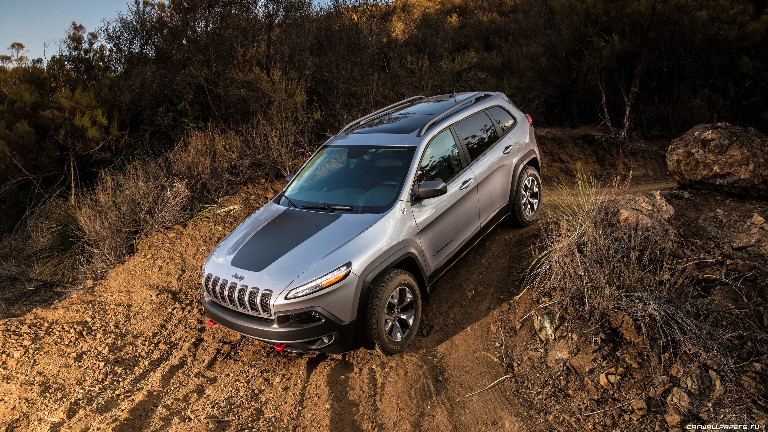 Jeep cherokee trailhawk. Jeep Cherokee 2014. Jeep Trailhawk 2014. Jeep Cherokee Trailhawk палатка на крыше.