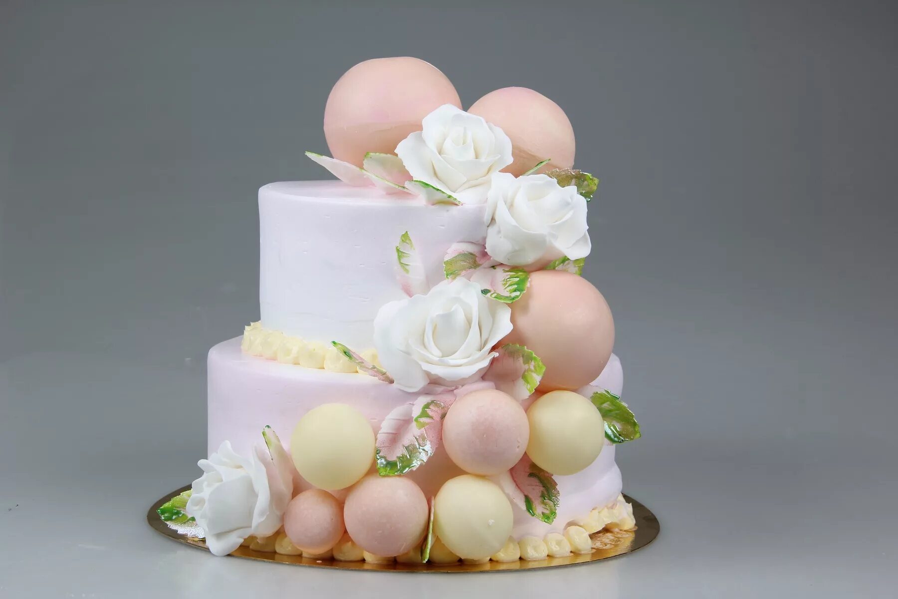 Украшение торта марципаном. Марципанов торт. Торт с марципаном. Торт из марципана. Оливковая ветвь для торта из марципана.