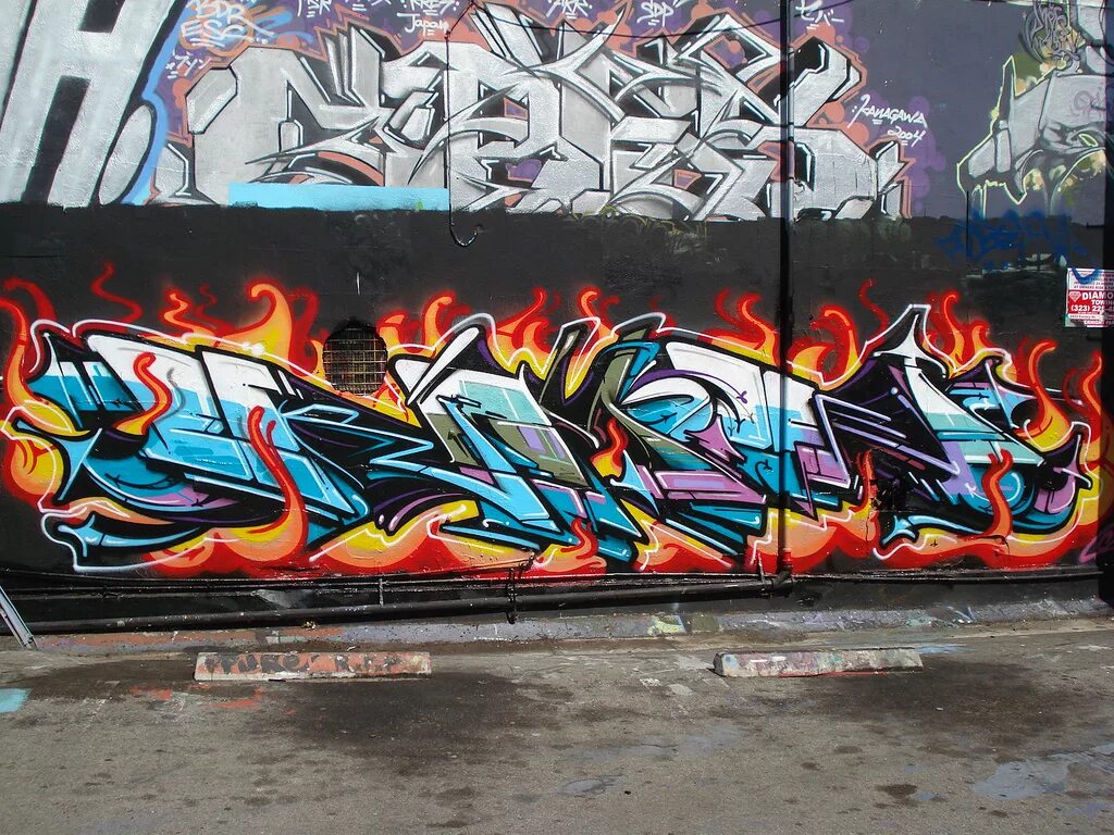 Баллончиком на стене. Пламя граффити. Огонь в стиле граффити. Огонь в стиле граффити. Граффити огонь.