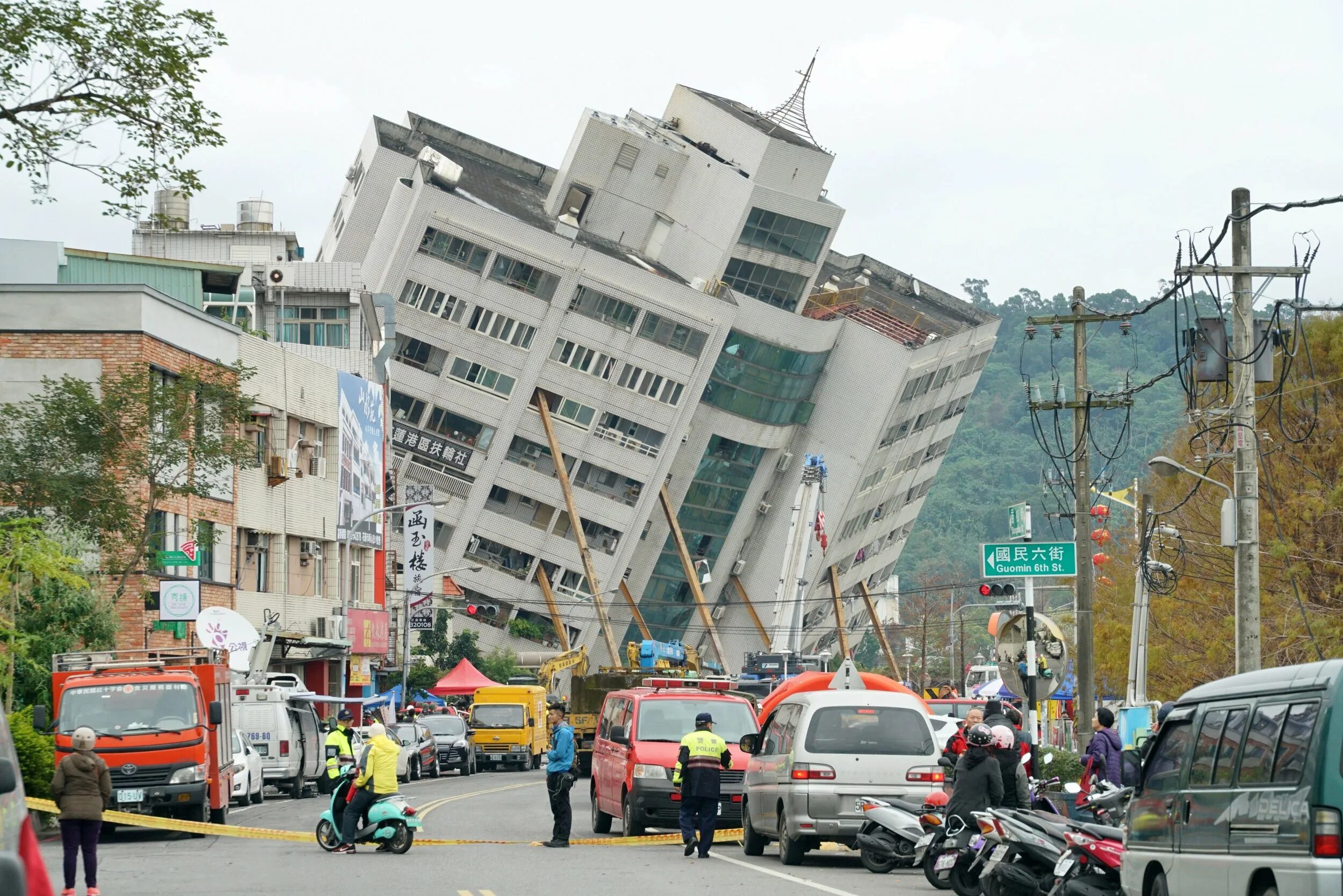 Землетрясение tsmc. Землетрясение Хуалянь. Гостиница Маршал Тайвань землетрясение. Тайвань землетрясение 2018. Землетрясение на Тайване 1999.