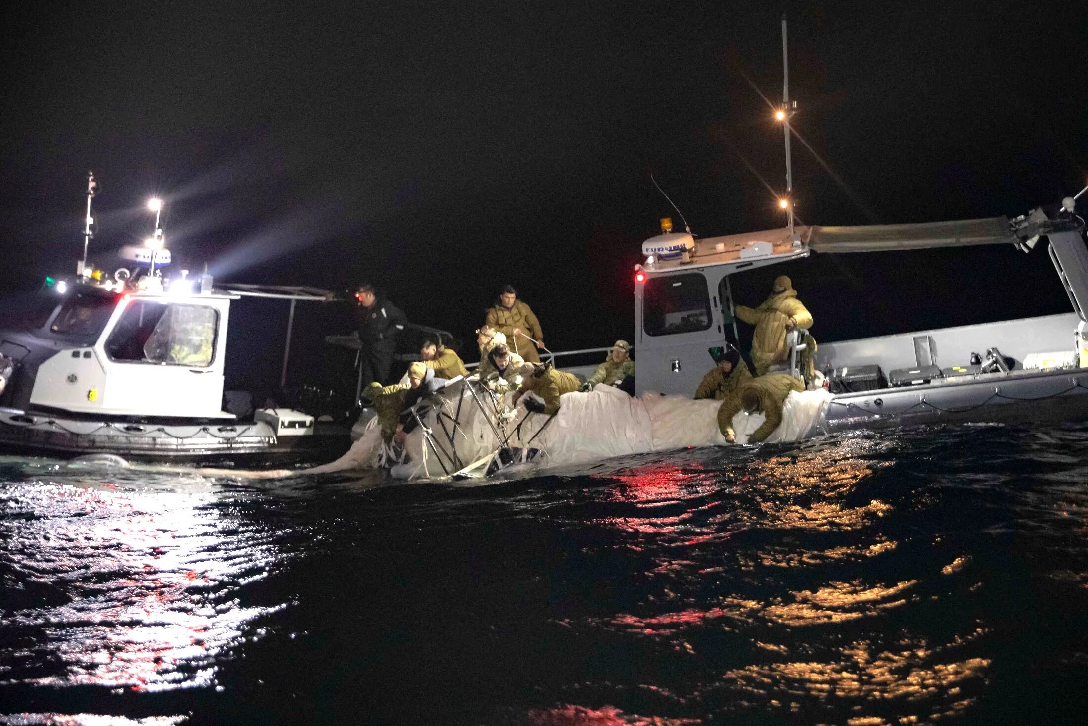 Сбили воздушный шар. Морские войска. Военно-морской флот. Морская Военная техника. Американские моряки.