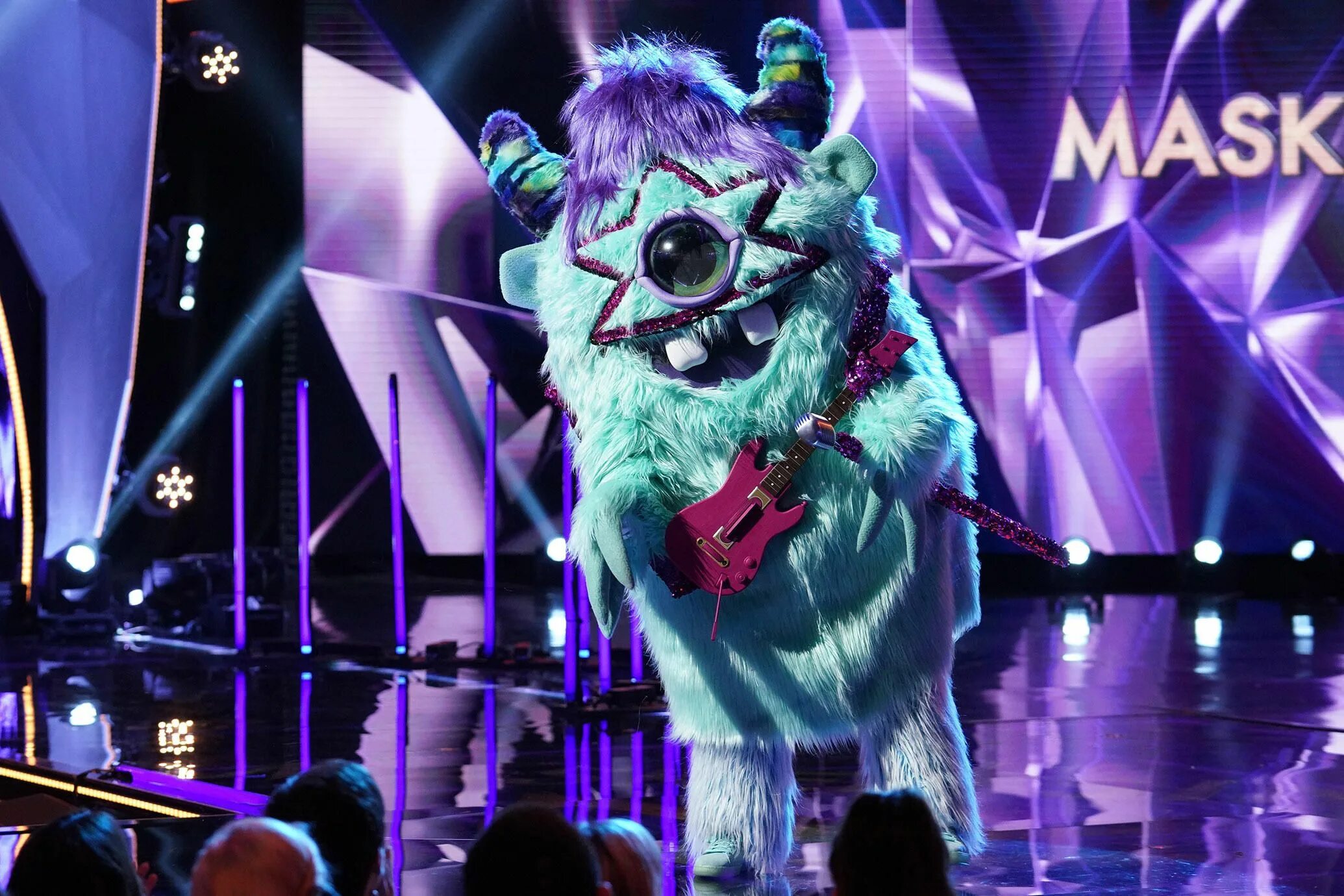 Шоу маскед Сингер. Шоу "the masked Singer" -2020. The masked Singer монстрик.