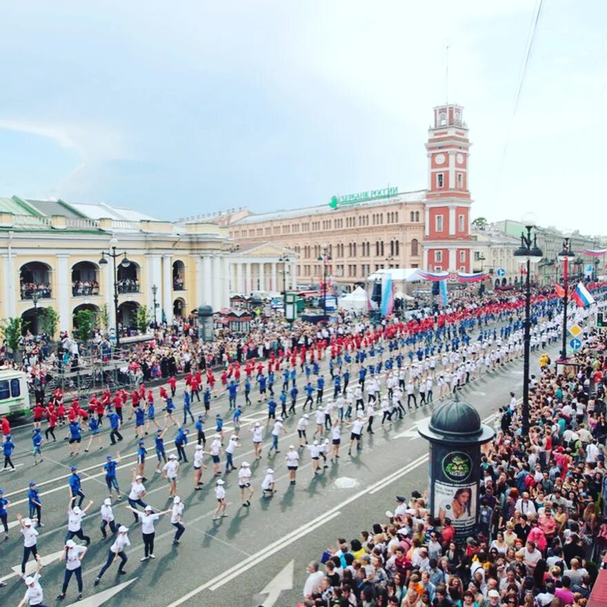 Санкт-Петербург в июне. Питер праздник города фото. Московская площадь СПБ праздник. Петербург в июне фото. 1 июня спб