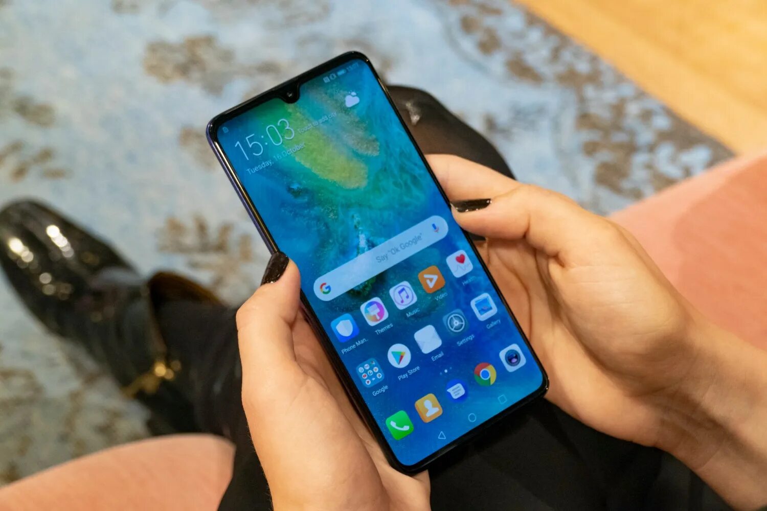 ZTE Mate 20. Oppo Mate 20. Huawei Mate 20 Lite в руке. Mate 20x в руке.