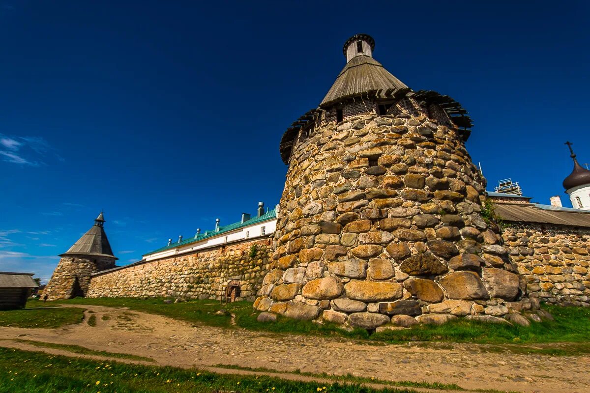 В каких подмосковных городах сохранились каменные крепости