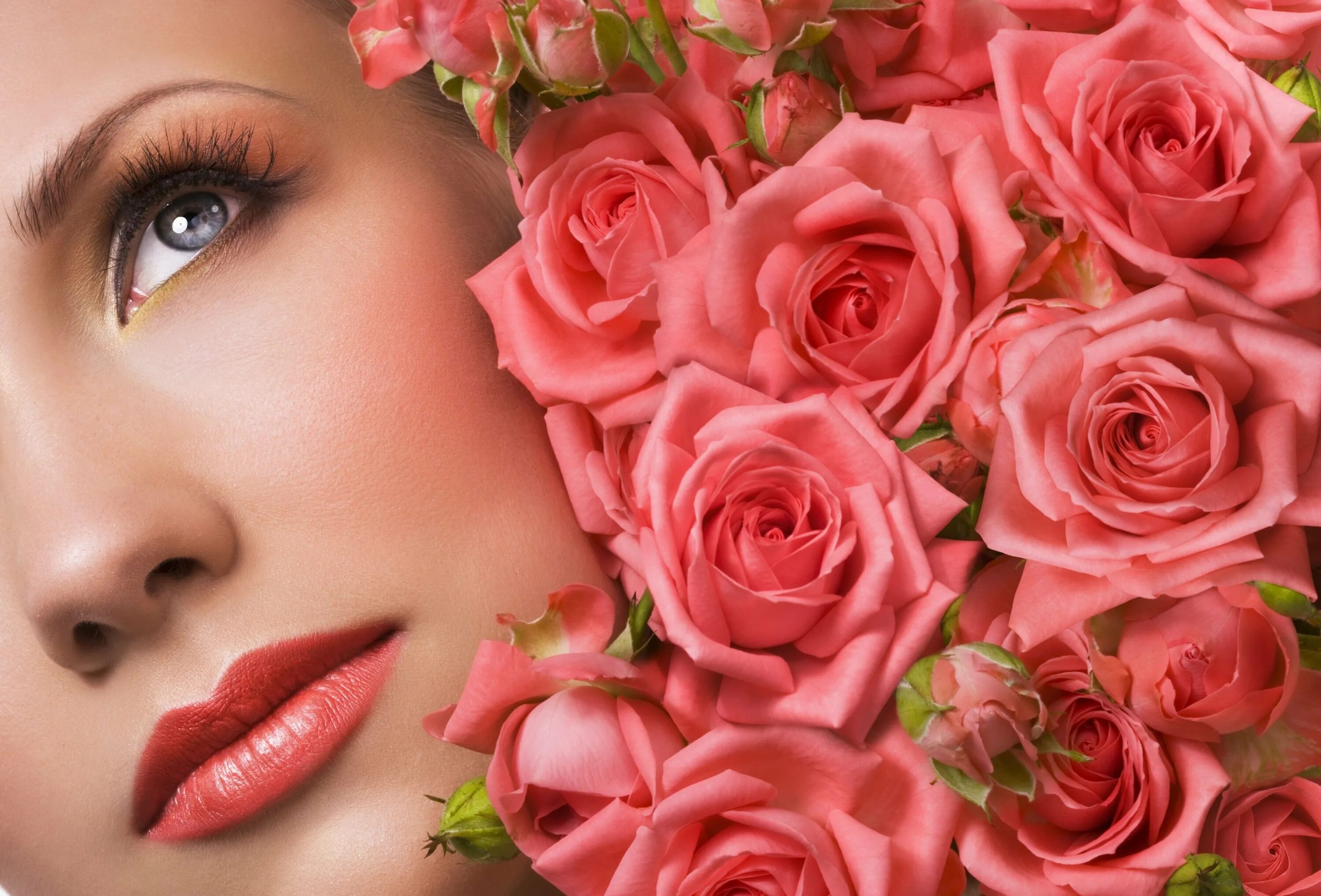 Девушка с розой. Лицо девушки в цветах. Красивая женщина с цветами. Фотосессия с розами.