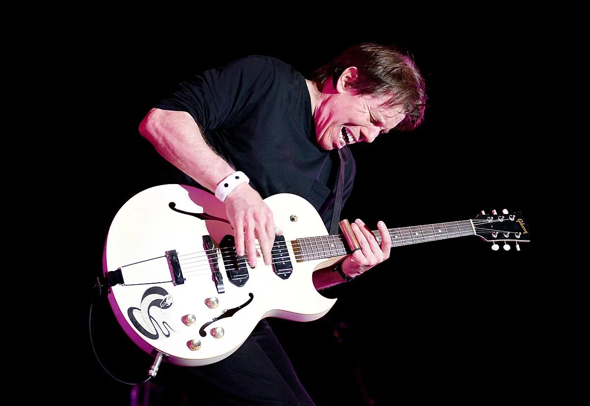 George thorogood bad to the. Джордж Торогуд. Джордж Торогуд 1982. Bad to the Bone Джордж Торогуд. Фото George Thorogood.
