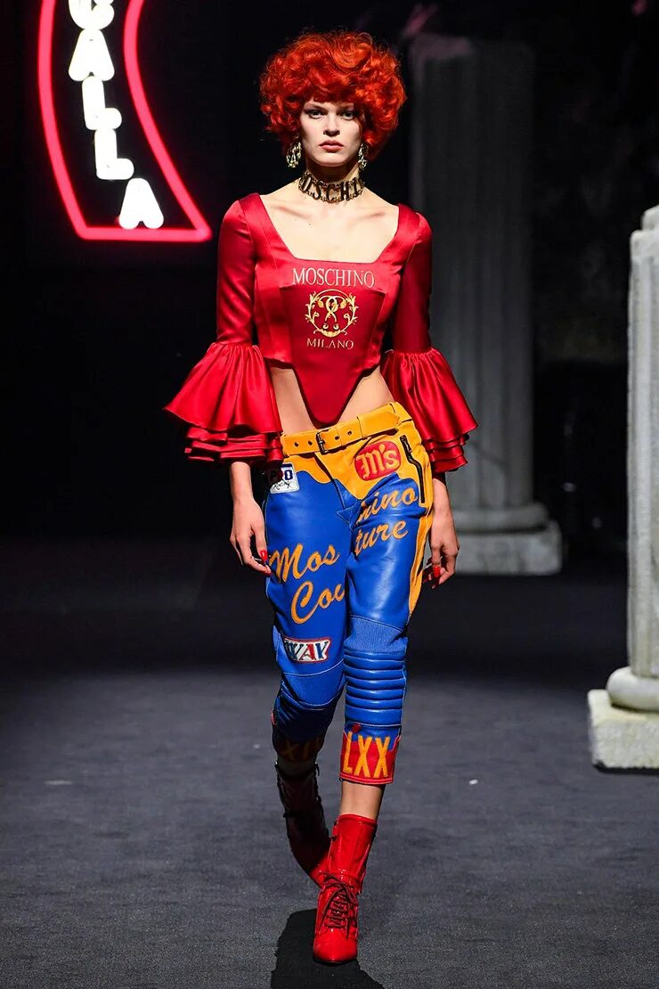 Moschino pre Fall 2019. Коллекция Москино 2019. Москино осень 2019. Подиумные коллекции Москино.