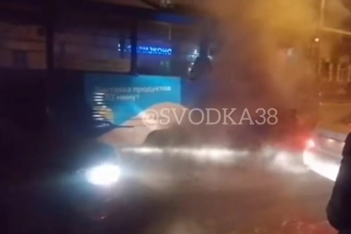 Трамвай развернуло на мосту в иркутске. Сводка 38 иркутская. Сводка 38 иркутская. Пожар с троллейбусом в петрозаводске. Транспортные происшествия.