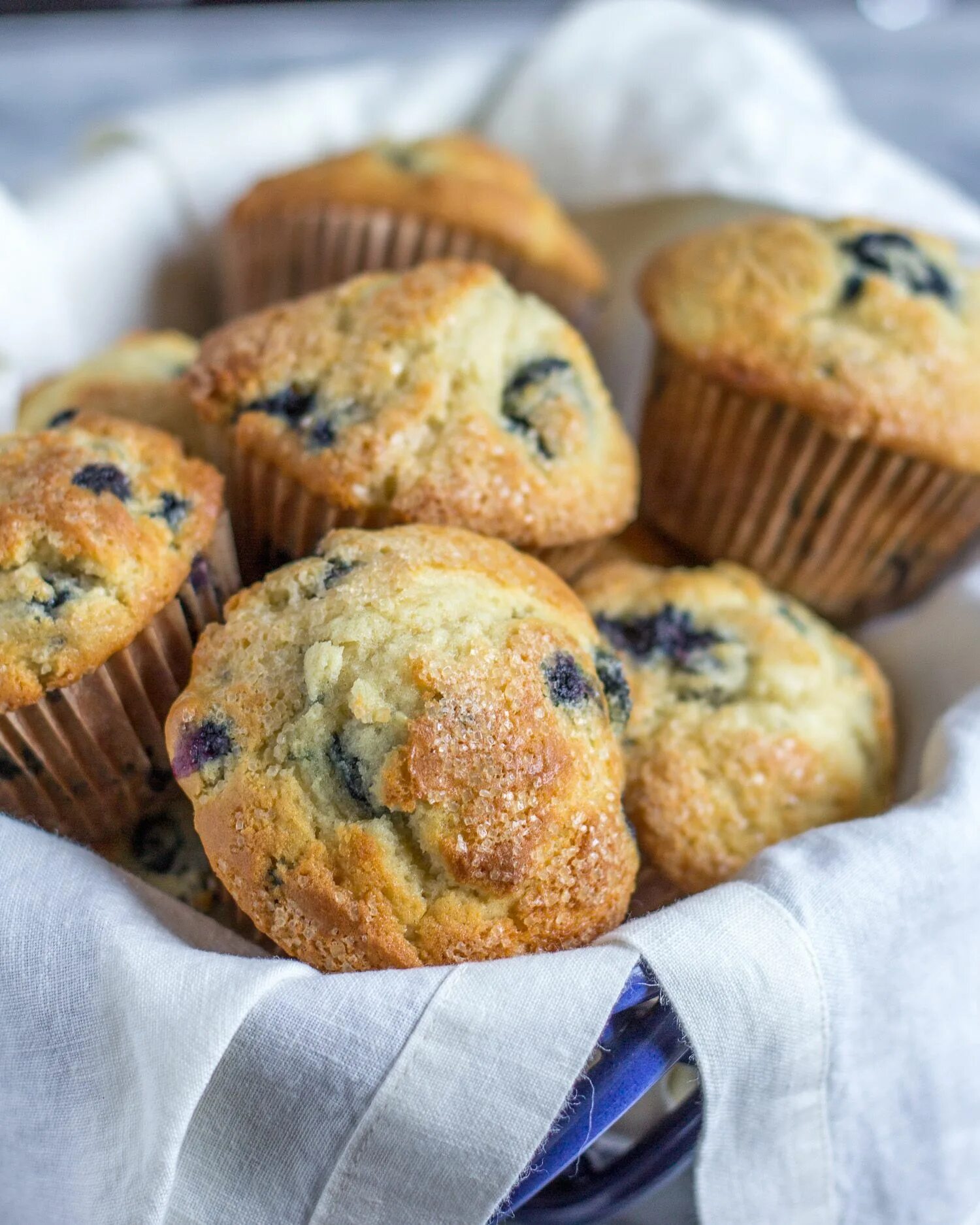 Bake muffins. Кекс на кухне. Bake muffins. Кекс покупной. Кексы.