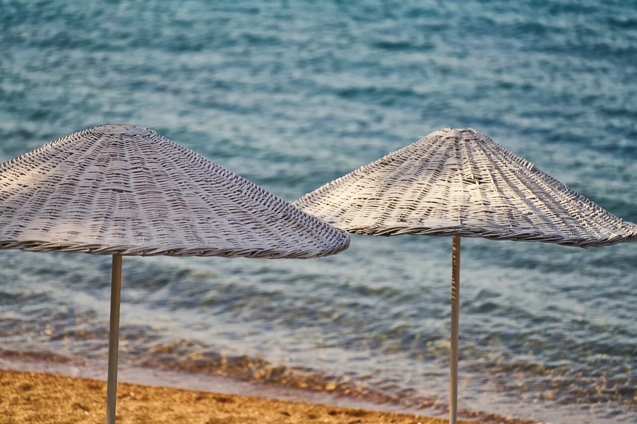 Морской зонтик. Зонтик на пляже. Красивые зонтики. Зонт для пляжа. Летний зонтик.