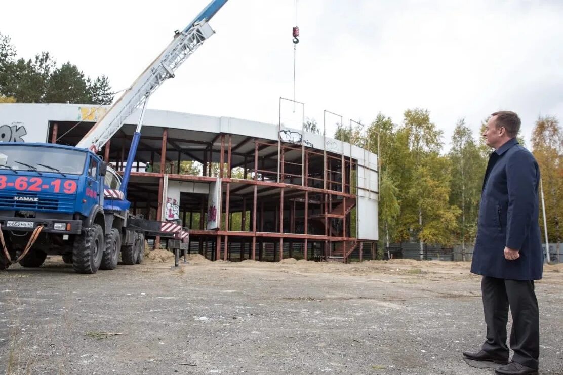 Сургут жд вокзал снесли. Снос аварийного жилья. Вокзал сургут снесли. Снос аварийного жилья. Артема 36 сургут снесли.