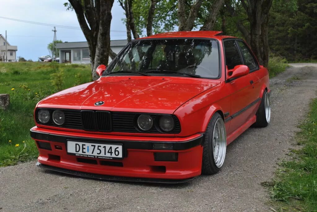 Бмв 3 е30 купе. Bmw e30 m-tech 2. Обвес мт2 е30. Bmw e30 mtech 1. Bmw e30 mtech 2.