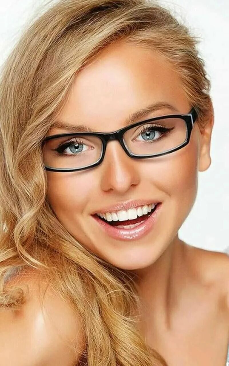 Какая оправа для очков сейчас. Очки для зрения модные. Модные оправы для очков для зрения. Стильные женские очки для зрения. Оправа для очков женская модная.