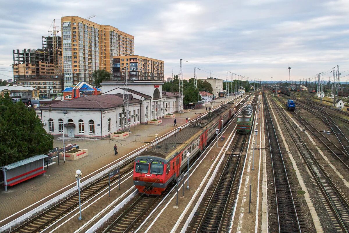 Станция Батайск. Батайск ЖД вокзал. Батайск город железнодорожников. Батайск железная дорога. Ржд батайск телефон