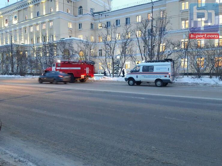 Аварийная служба мурманск первомайский. Аварийная служба метро. Аварийная служба мурманск первомайский. Газель аварийная газовая служба мчс. Как набрать номер полиции с сотового телефона.