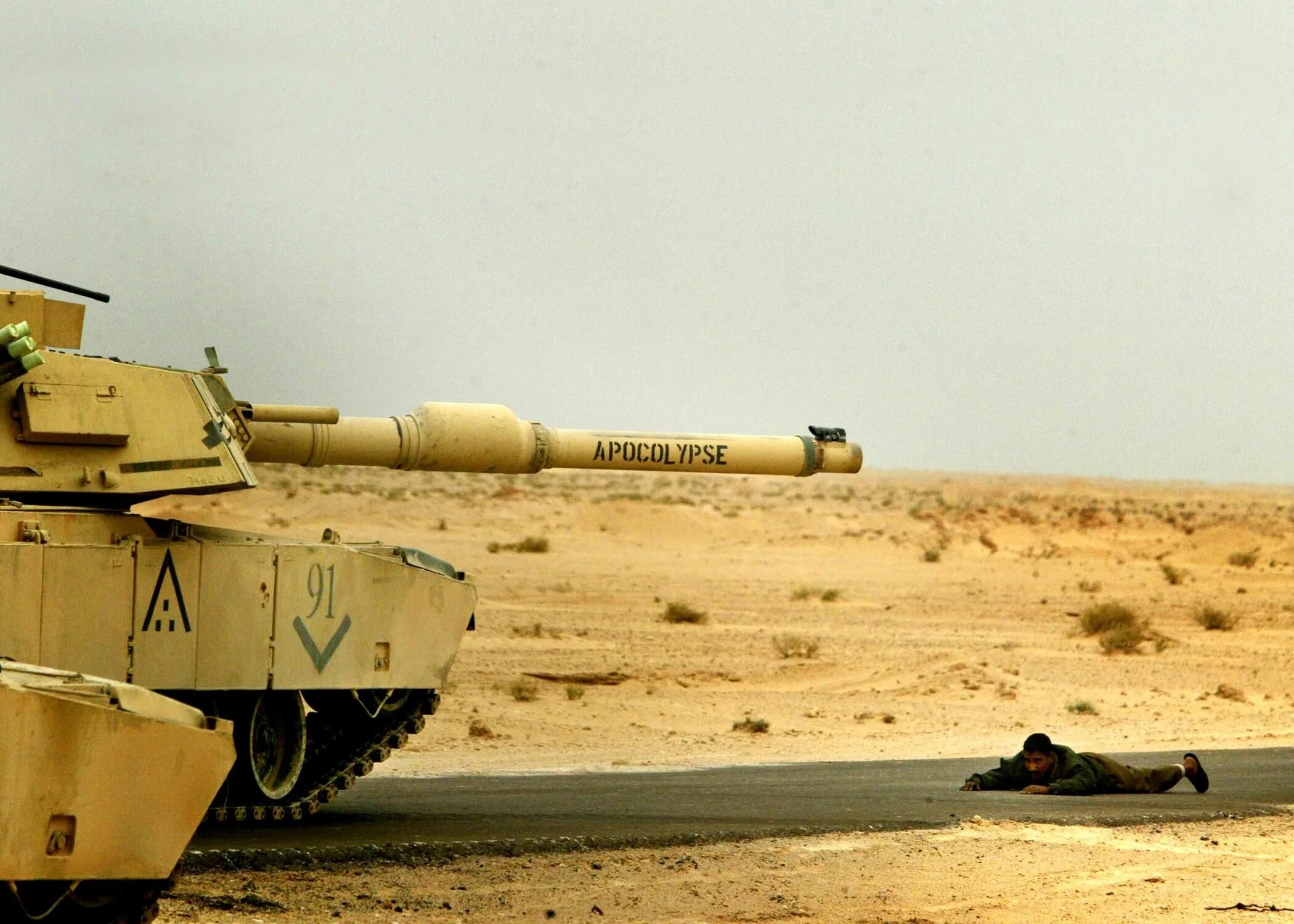 Еще один абрамс. M1 Абрамс Iraq. M1 Abrams в Ираке. M1a2 Абрамс в Ираке. Танк m1 Abrams.