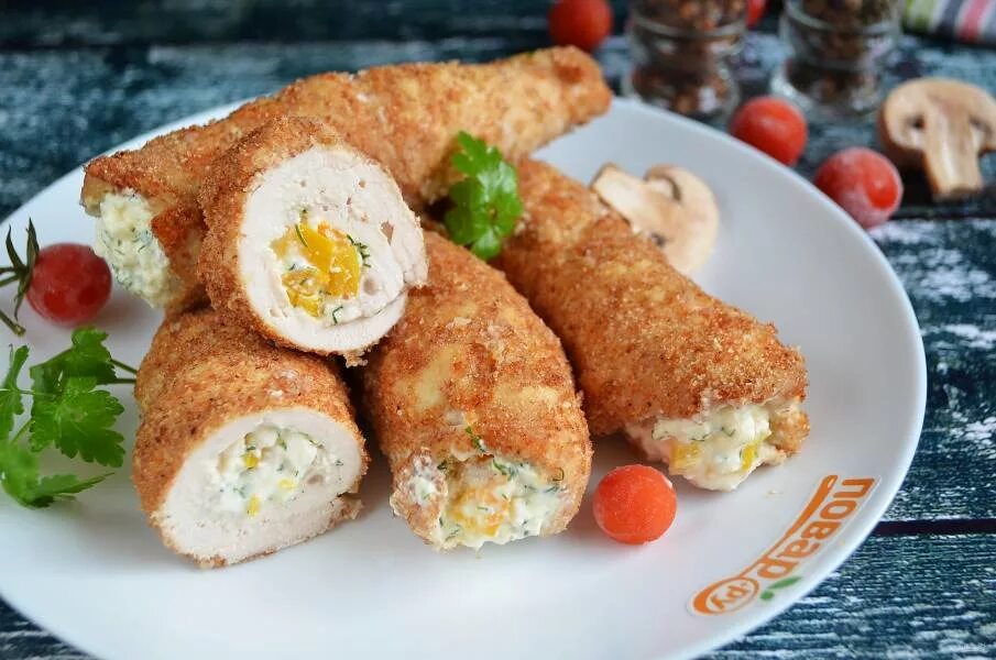 Куриные трубочки с начинкой. Куриные трубочки фаршированные. Трубочки из куриного филе. Курица из трубочек. Куриные трубочки