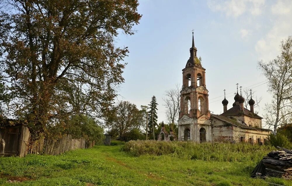 Село красное Сумароково Нерехтский район Костромская область. Троицкая Церковь красное Сумароково. Церковь Троицы Живоначальной Костромская область. Храм красное Сумароково Костромская область.