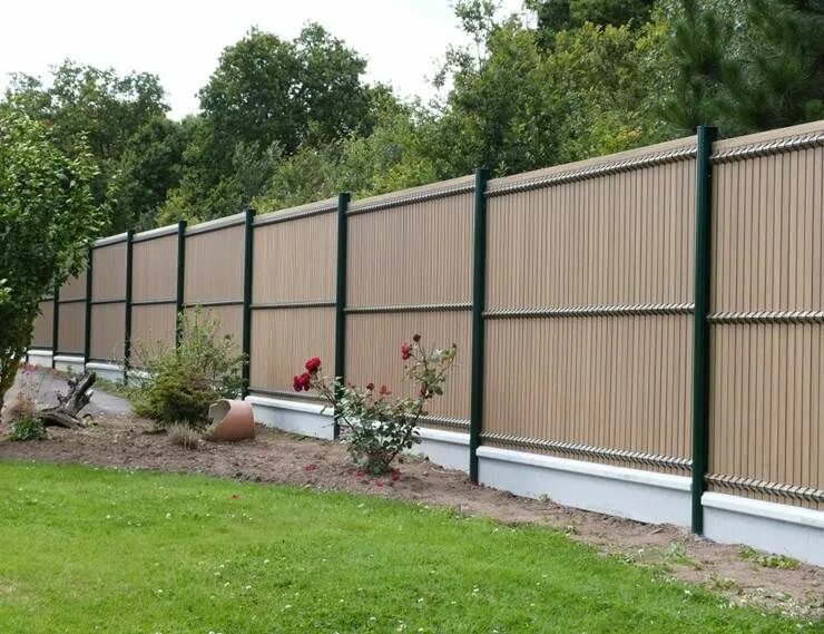 Забор кирпичные столбы и евроштакетник. Сплошной деревянный забор. Донское забор. Профильная труба для забора. Нкт 60 на забор.