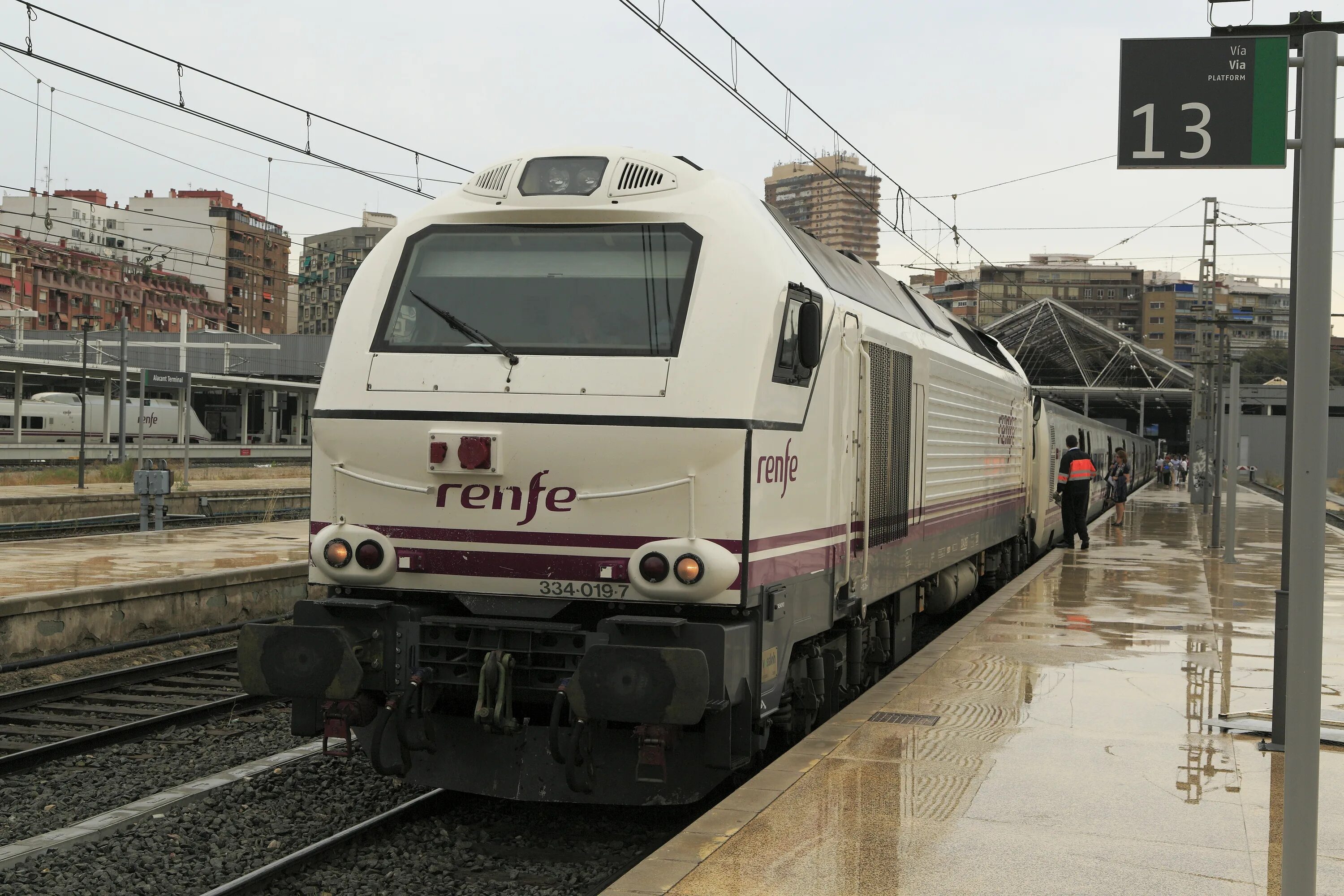 Поезд аликанте. Renfe Alicante v=Barcelona'.