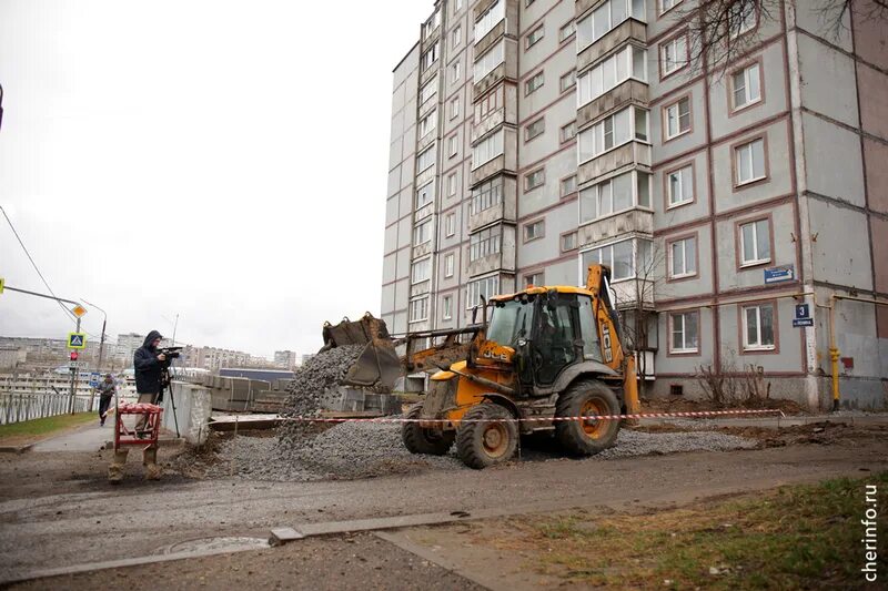 Двор пятиэтажки. Череповец дворы. Дом двор. Капремонт домов.