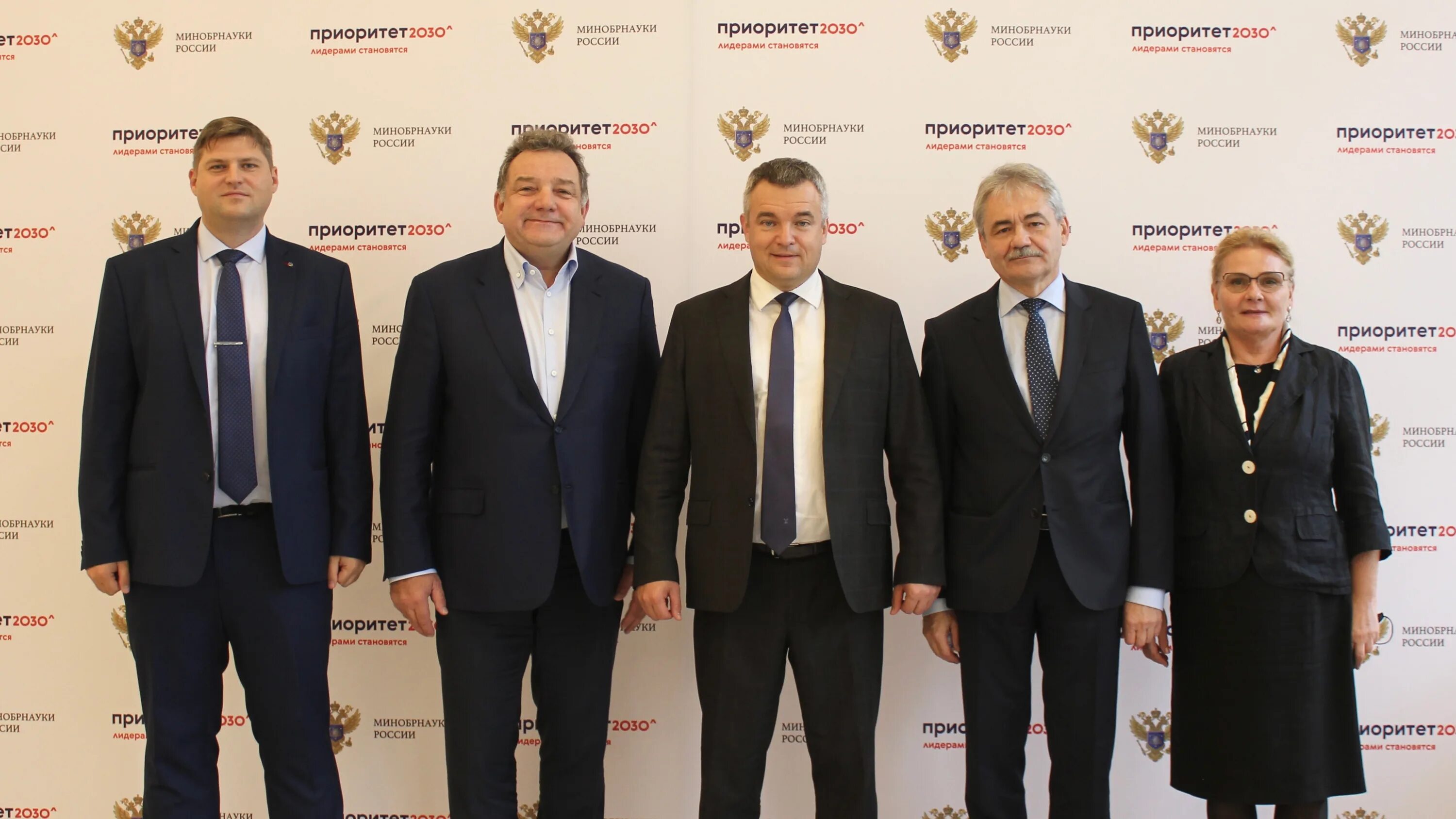 Участники программы приоритет 2030. Приоритет 2030 нпи. лосев миэт. приоритет 2030 лидерами становятся. приоритет 2030 угнту.