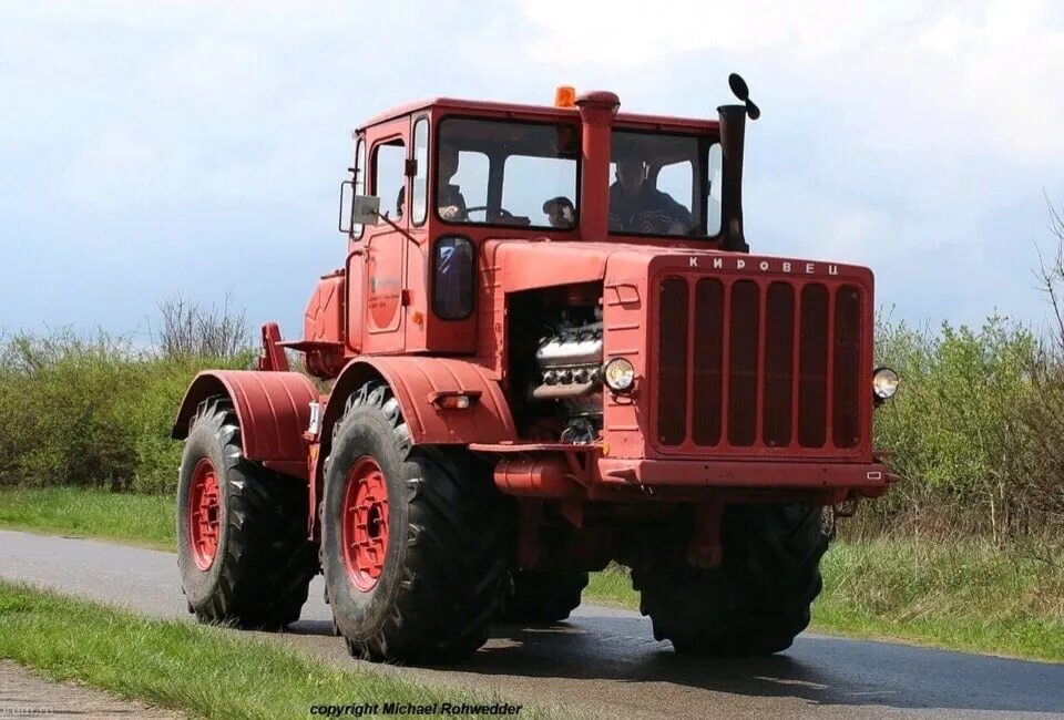 Тракторист к 700. К700 кировец трактор. к700 кировец трактор новый. k-700 кировец.