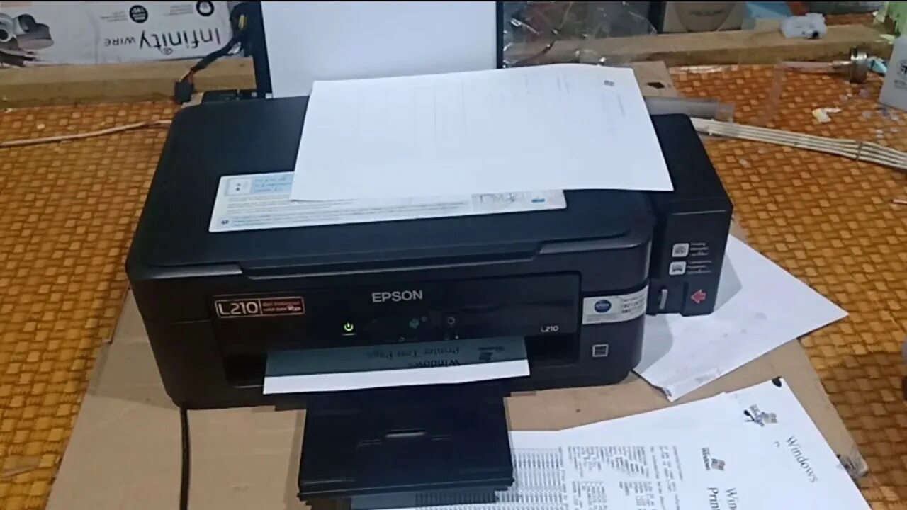 Epson печатает пустой лист. Принтер Эпсон 210. L120 Epson l110. Принтер Epson l210. Эпсон принтер l220.