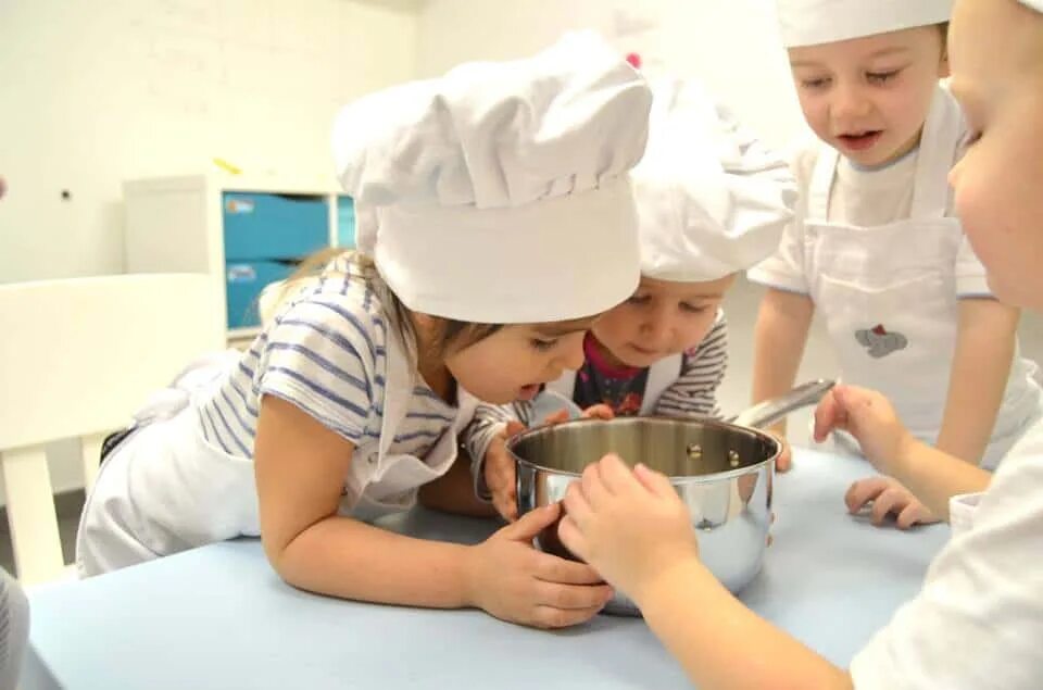 Повар в детском саду. 20 октября день повара в детском саду. Повар в детский сад спб. Повар в детском саду. Детский садик повар.