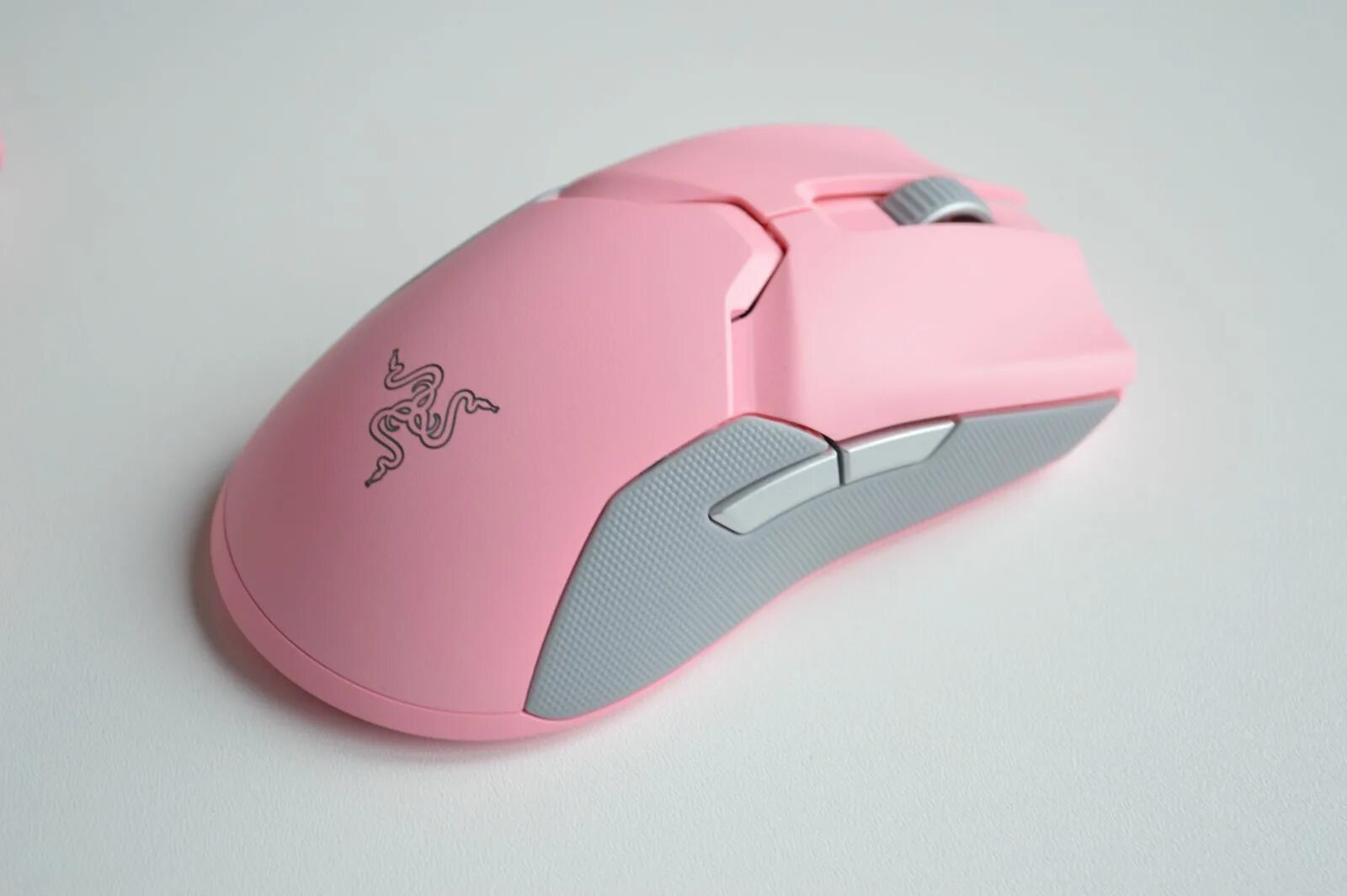 Розовая беспроводная мышь. Razer Viper Ultimate Wireless. Razer Viper Ultimate Pink. Мышка Razer Viper Ultimate. Razor Viper Mini мышка.