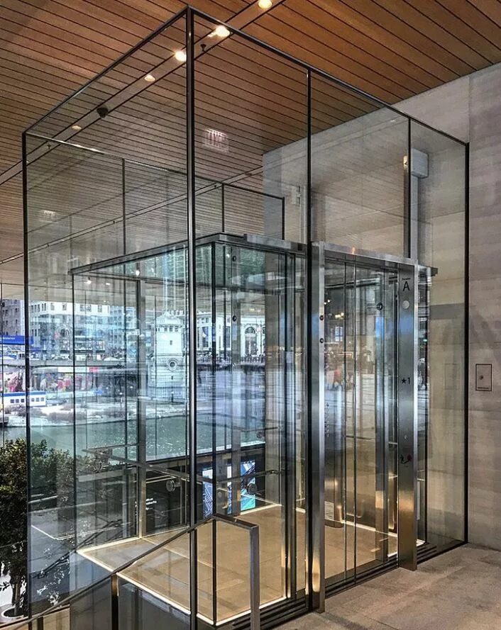 Подъемные стекла. Стекло лифт Schindler. Стеклянный лифт. Стеклянный панорамный лифт. Квадратный стеклянный лифт.
