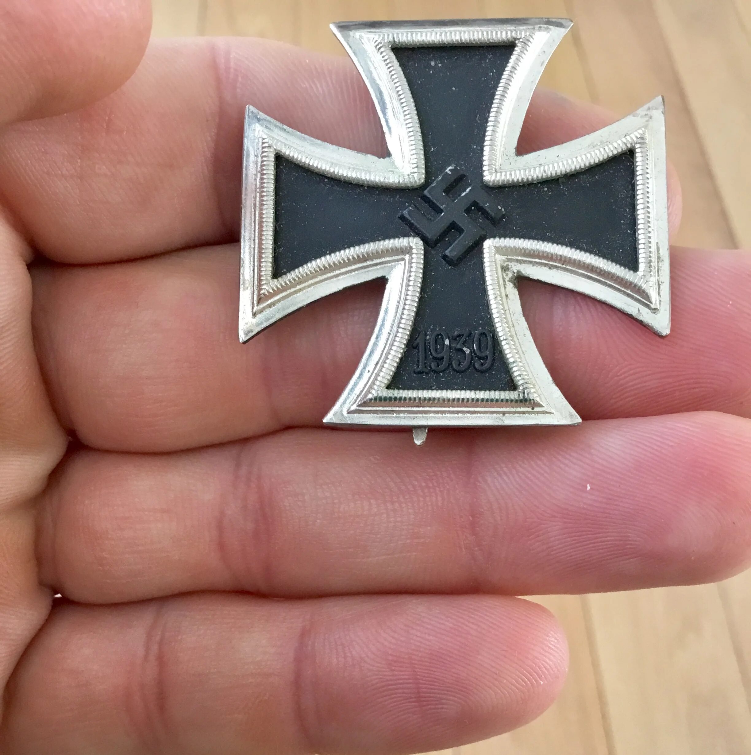 Iron cross. Железный крест 2 класса 1813 года. Вид креста немецкого. Железный крест бундесвера. Фашистский железный крест.