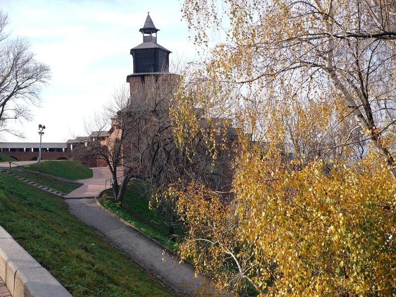 Нижний новгород кремль осень. Парк швейцария нн. Нижний новгород кремль осень. Кремль нижний новгород осенью. Осеннее утро в городе.