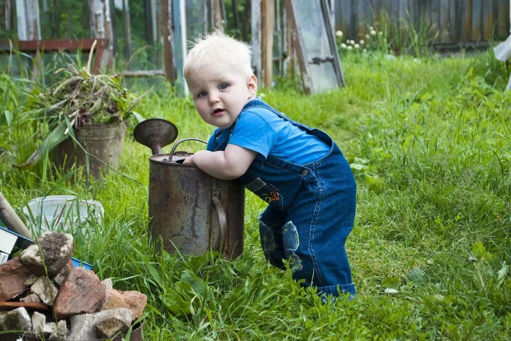 Натуралисты фото. Семьи натуралисты на озере. Семья на пляже. Семейныйнатурализмсдетми. Маленькие натуралисты.